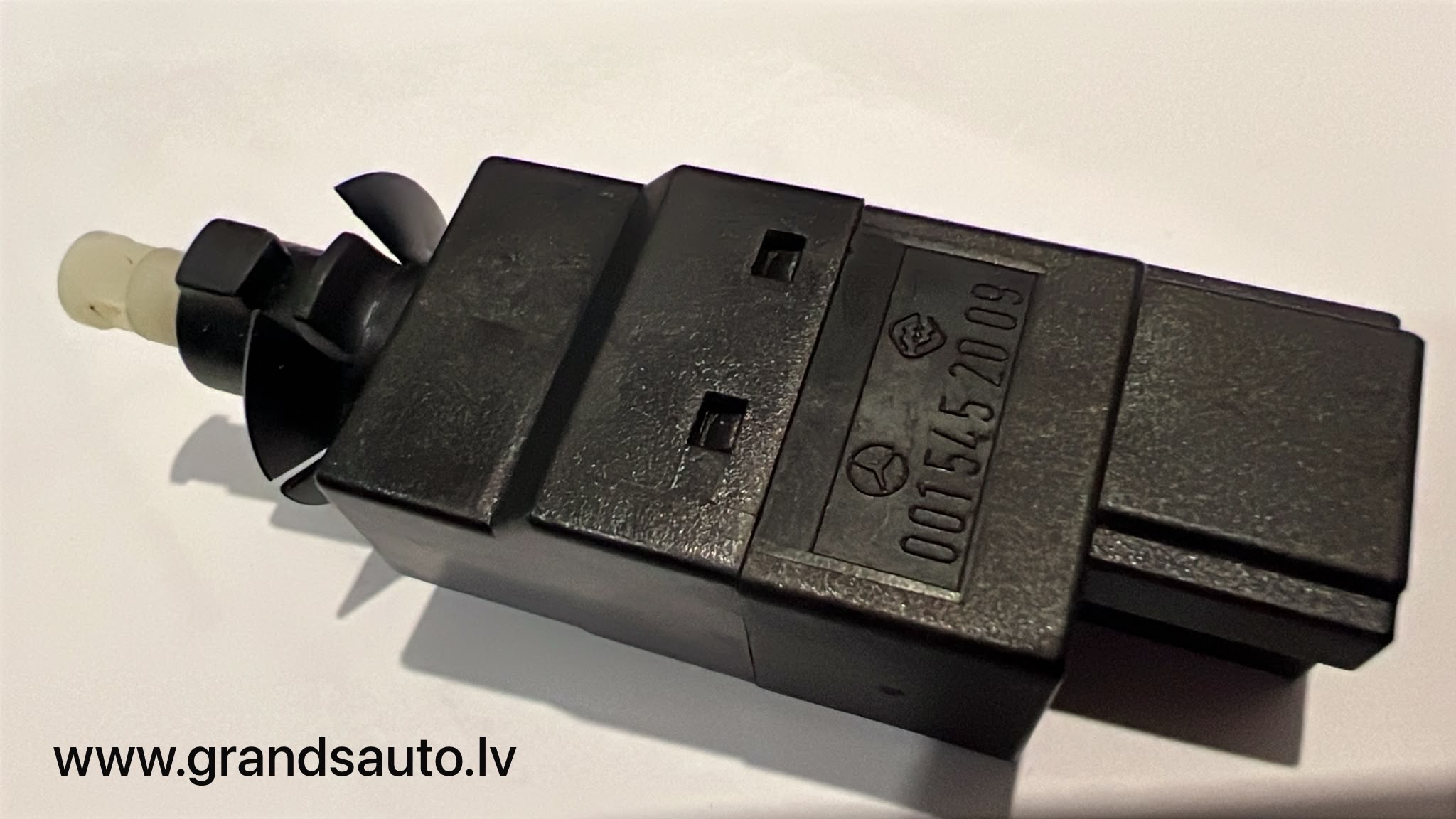 Bremžu signāla slēdzis 0015452009